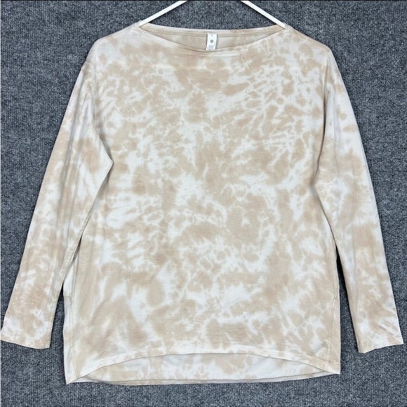 Tops - Lululemon back in action long sleeve